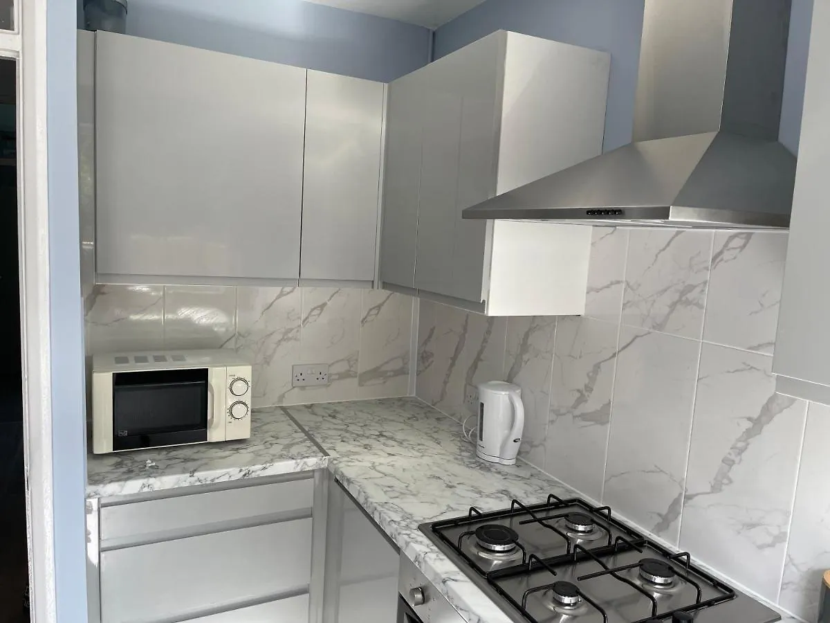 Entire Lovely 2 Bedroom Apartment With Private Garden & Free Street Parking London